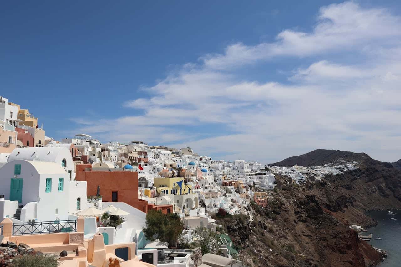 Πώς η εκπαίδευση στον τουρισμό και την πολυγλωσσία μπορεί να ενισχύσει την εμπειρία των πελατών σε ένα ξενοδοχείο;