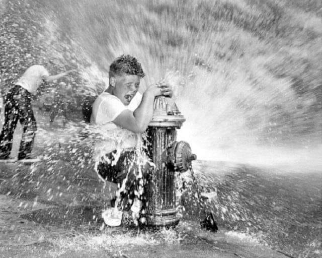 Γιατί φωνάζουμε όλοι τι γίνεται ρε;