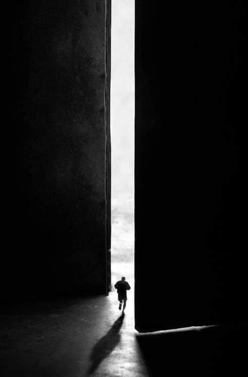 Στη ζωή πρέπει να βγεις για να βρεις